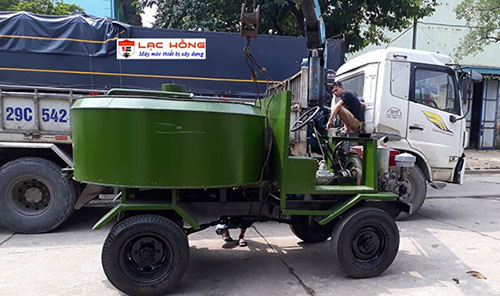 giao máy trộn cho nhà vận chuyển