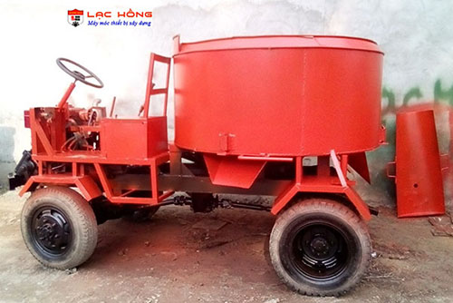 máy trộn bê tông tự hành 6 bao 2 cầu