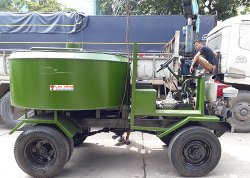 máy trộn bê tông tự hành