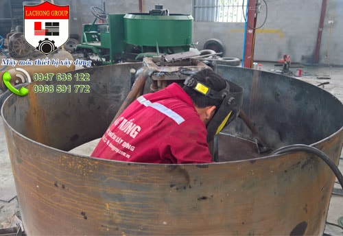 máy trộn bê tông tự hành 3 bao